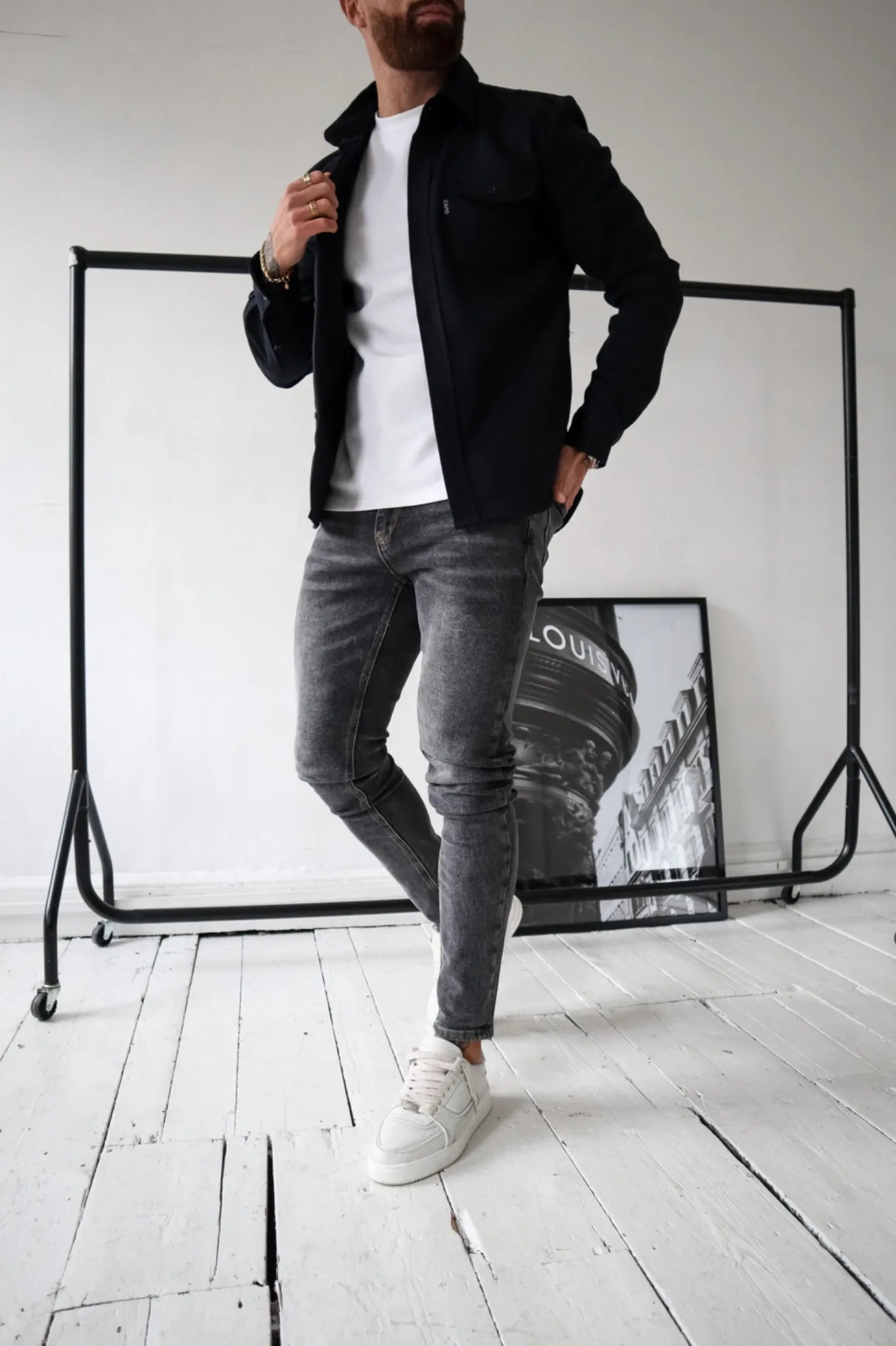 Sobrecamisa hombre con botones y bolsillos ajustada