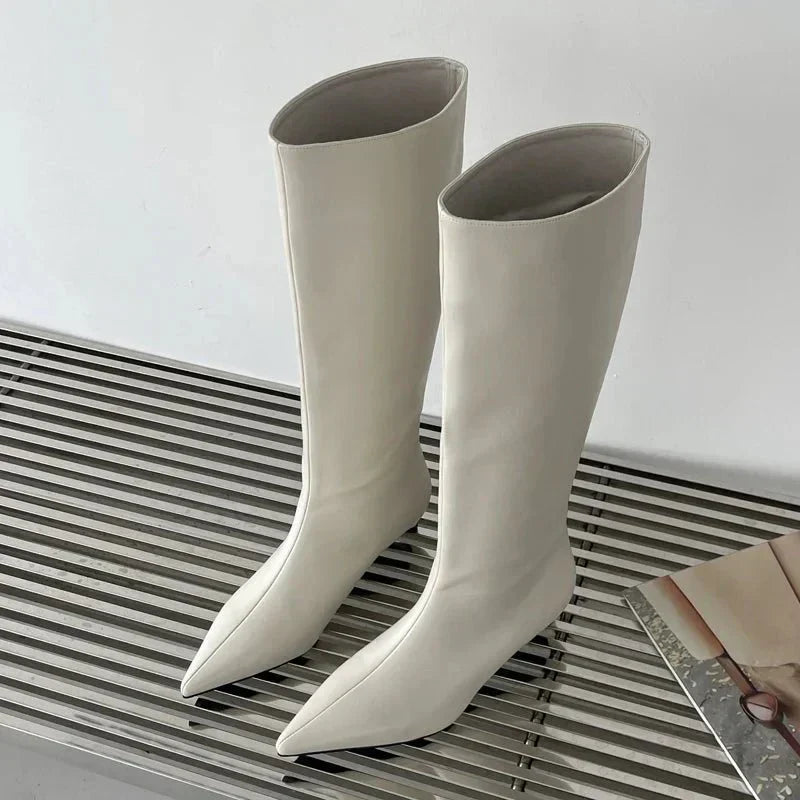 Botas altas mujer de piel con cierre lateral elegante