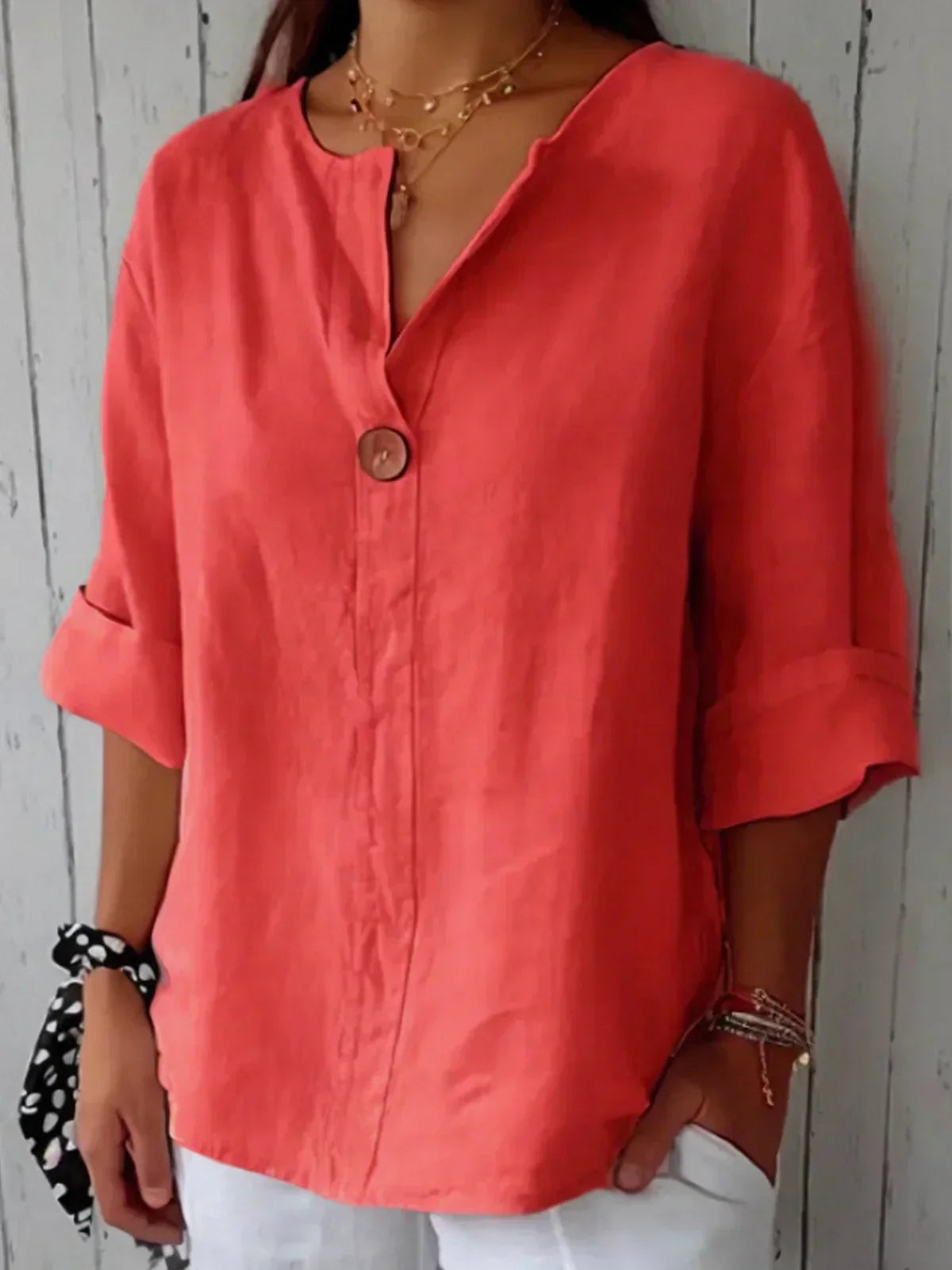 Blusa mujer de tela ligera corte relajado escote en V botones