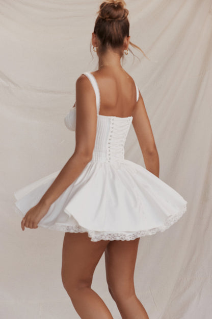 Vestido Mini Mujer de Encaje con Ribete y Detalles Delicados