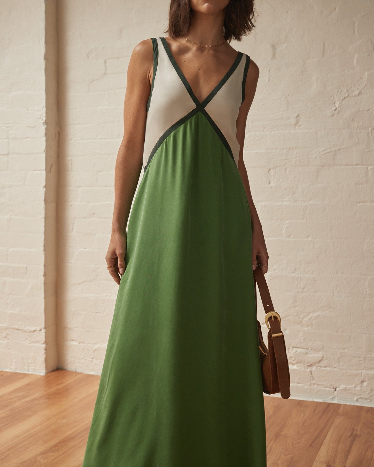 Vestido largo Mujer con escote en V y corte fluido