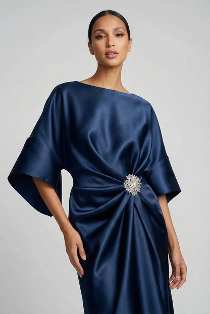 Vestido Midi Mujer de Satén Manga Murciélago Broche Joya