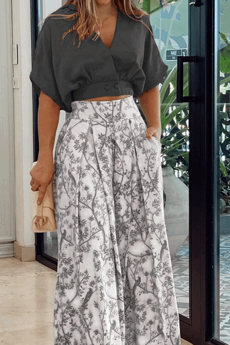 Conjunto Mujer y Pantalón Corto Estampado Tropical