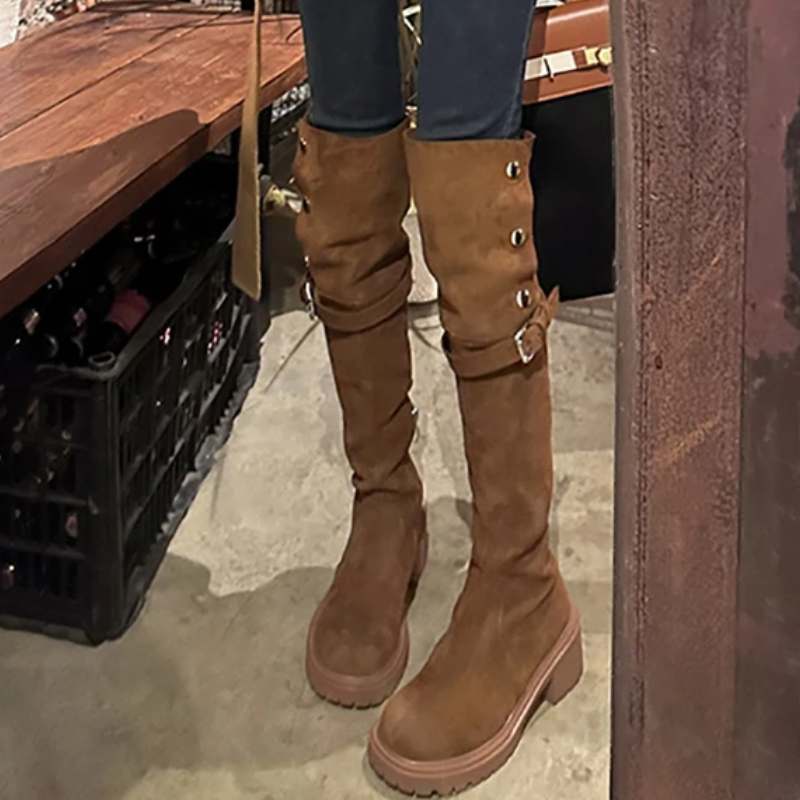 Botas Altas Mujer de Terciopelo con Botones Decorativos