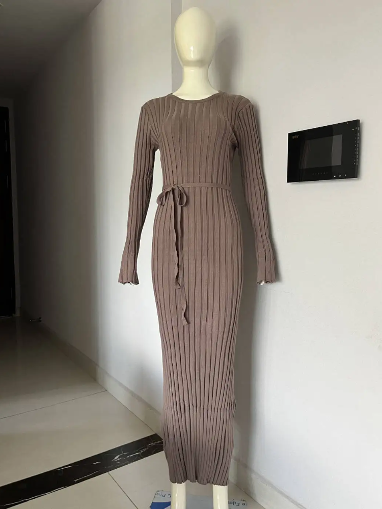 Vestido largo mujer de plumeti tejido elástico ajustado plisado