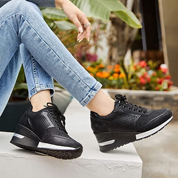 Zapatillas Mujer con Cuña y Diseño Deportivo Elegante
