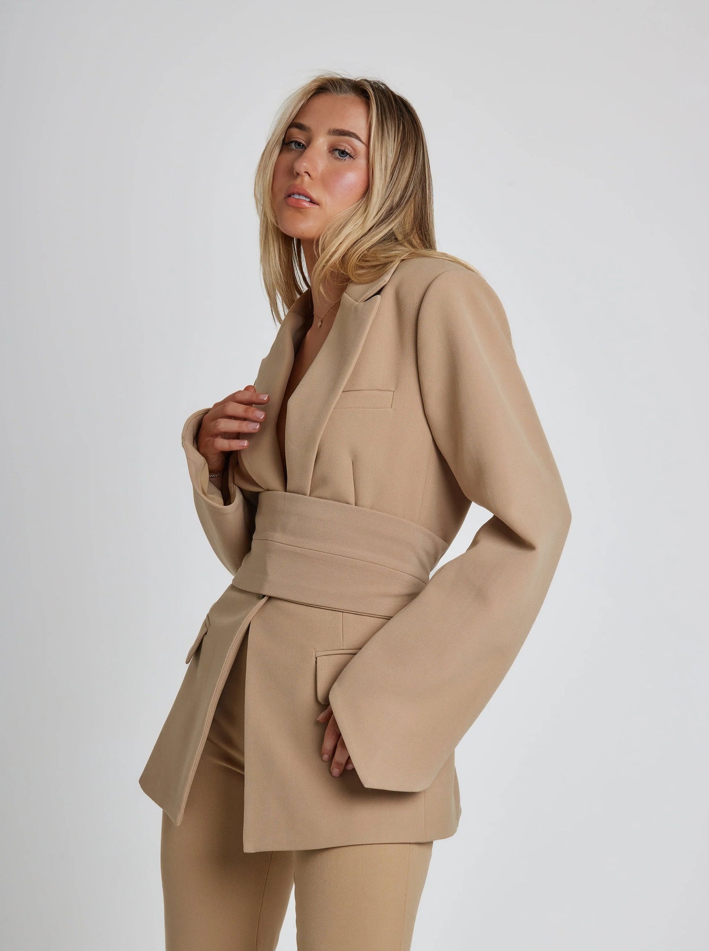 Blazer Mujer Entallado con Cinturón Ajustable