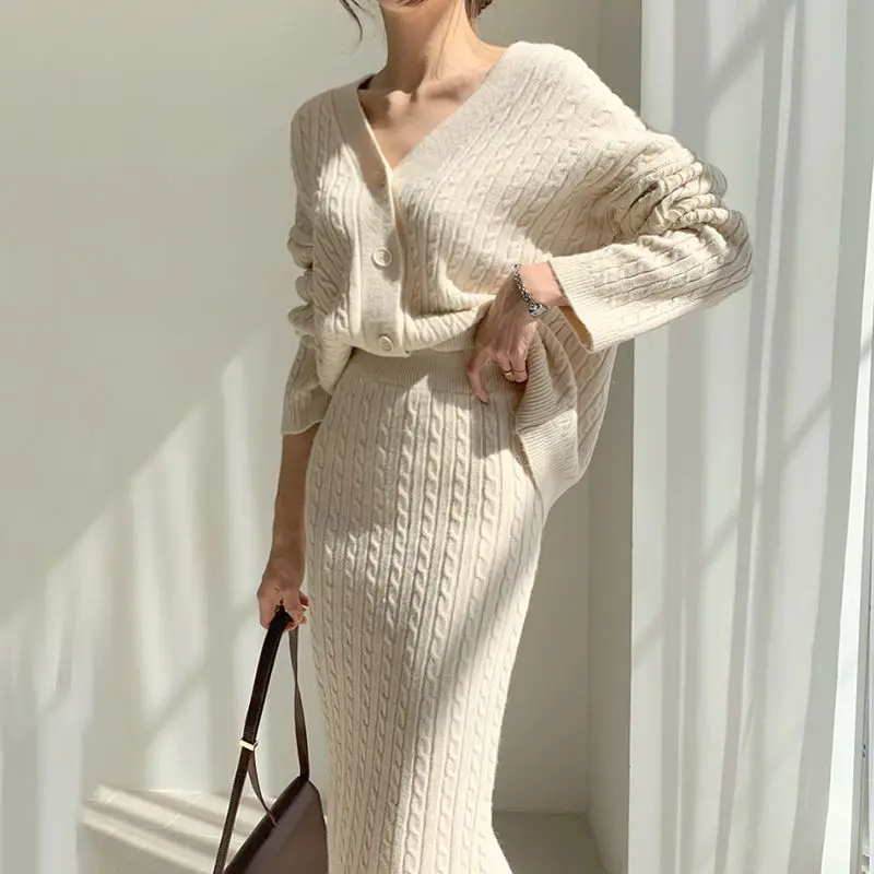 Conjunto Mujer Suéter y Falda Punto Ajuste Relajado - Mavetta