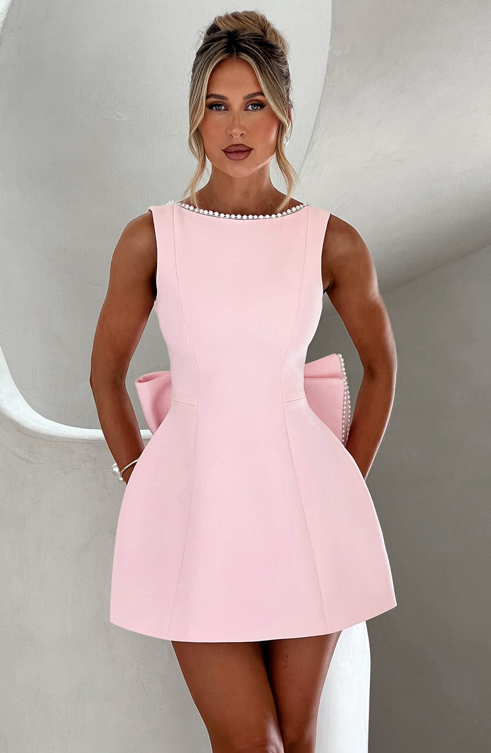 Vestido mini mujer estructurado para invitada de boda - Mavetta