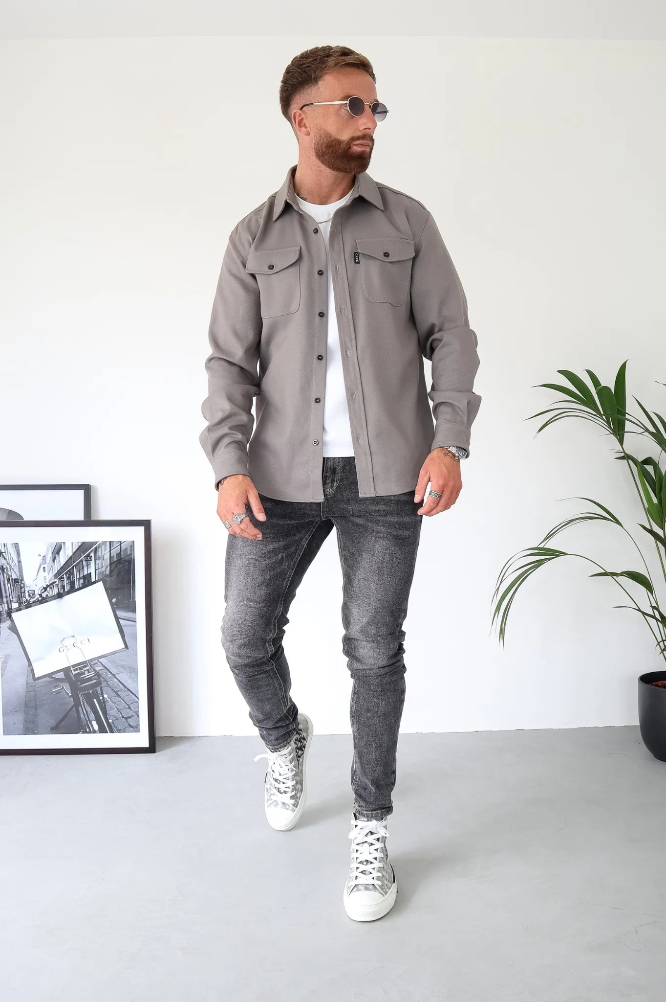 Sobrecamisa hombre con botones y bolsillos ajustada