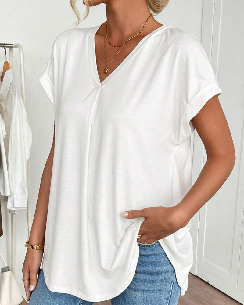 Mujer con Escote en V y Mangas Dobles Estilo Casual