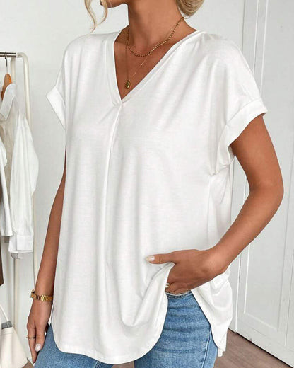 Mujer con Escote en V y Mangas Dobles Estilo Casual