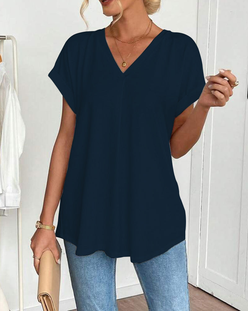 Mujer con Escote en V y Mangas Dobles Estilo Casual