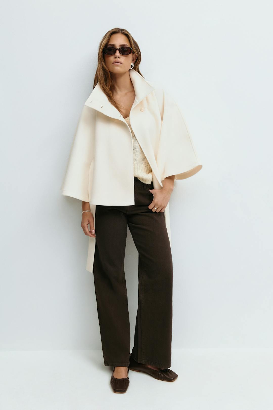 Chaqueta Mujer Capa Fluida Cuello Alto Cintura Marcada