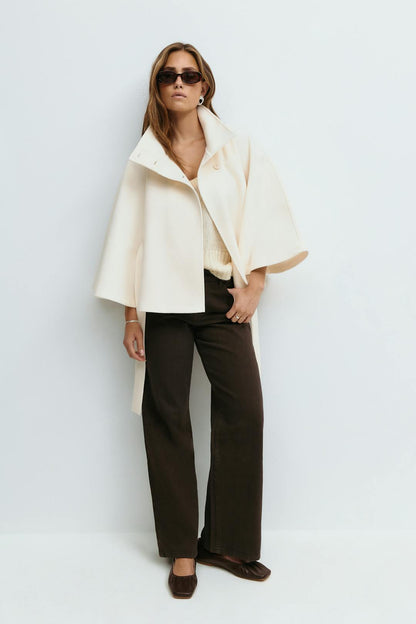 Chaqueta Mujer Capa Fluida Cuello Alto Cintura Marcada