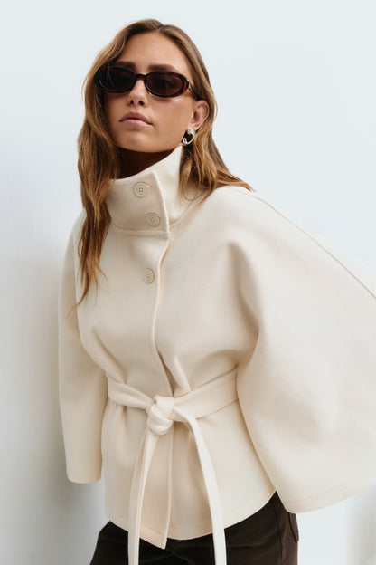 Chaqueta Mujer Capa Fluida Cuello Alto Cintura Marcada - Mavetta