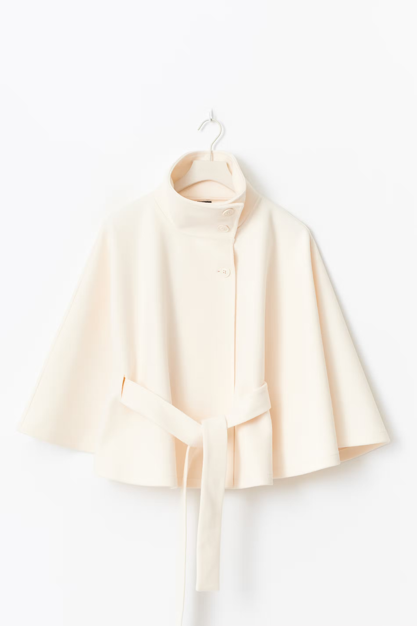 Chaqueta capa mujer con cuello alto y cinturón ajustable
