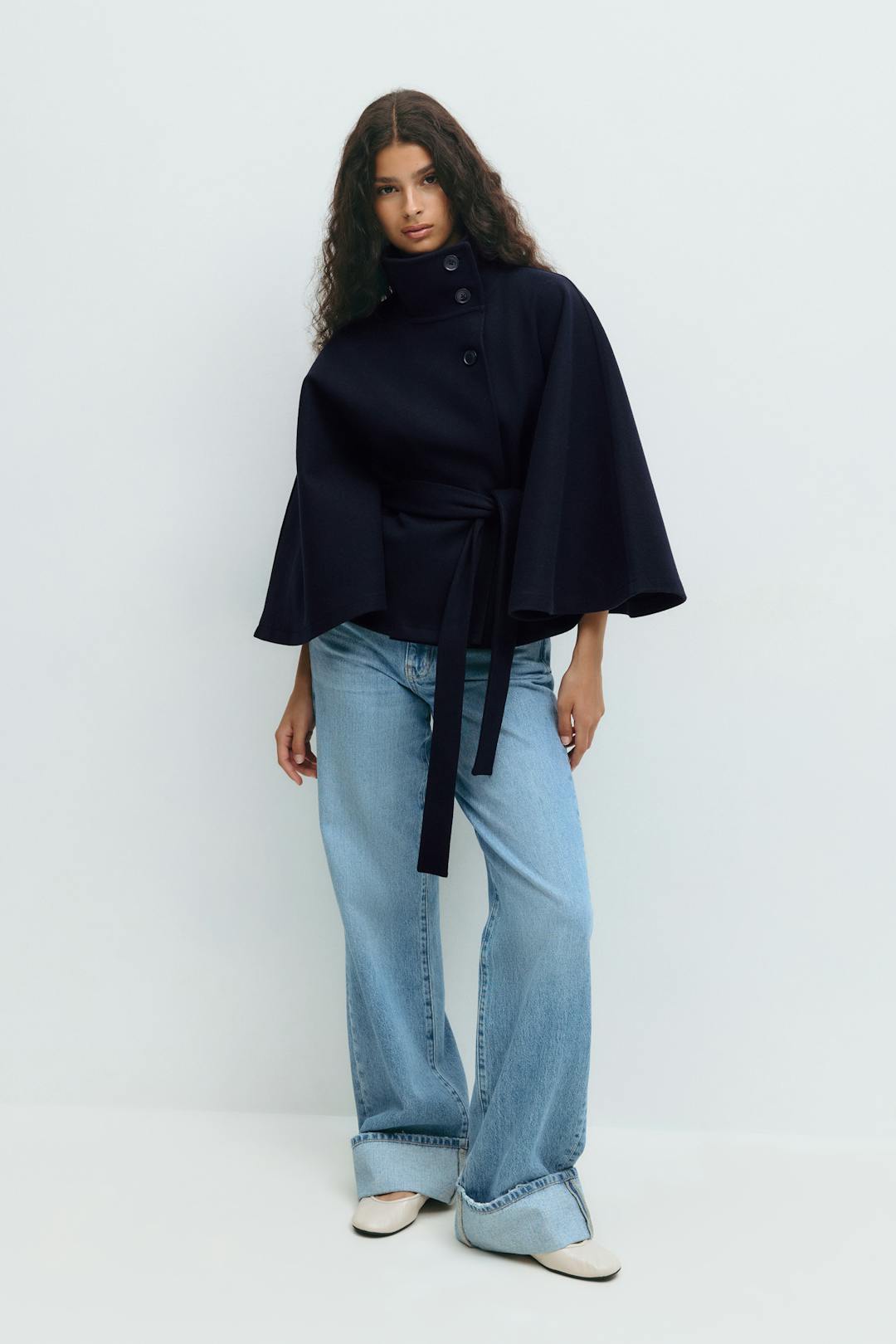 Chaqueta Mujer Capa Fluida Cuello Alto Cintura Marcada
