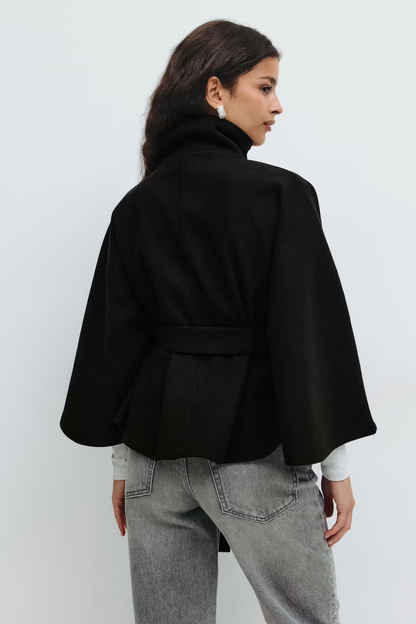 Chaqueta capa mujer con cuello alto y cinturón ajustable