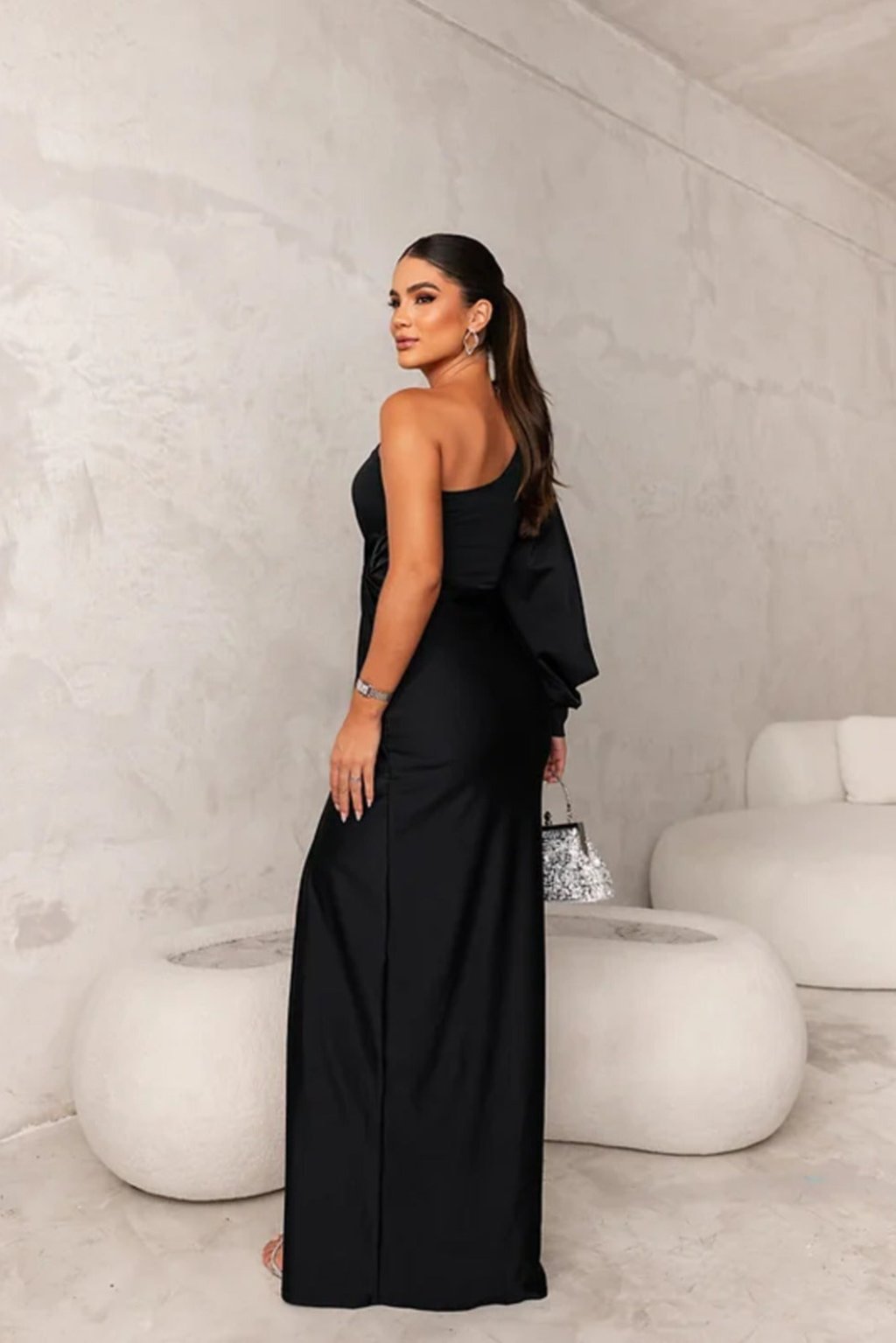 Vestido Mujer Satinado Manga Asimétrica