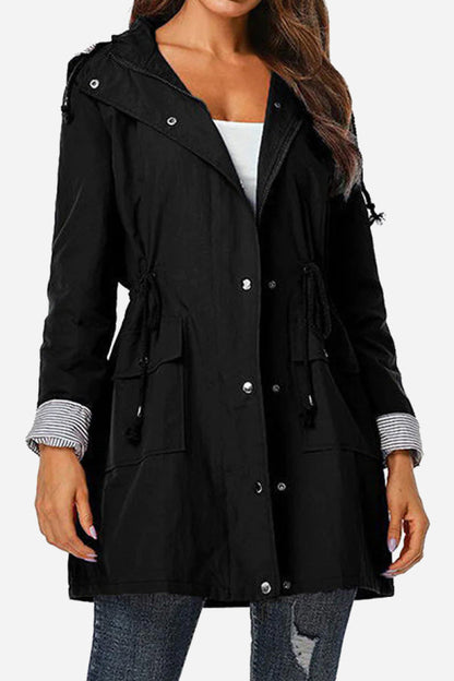 Chaqueta ligera mujer con capucha y cordón ajustable