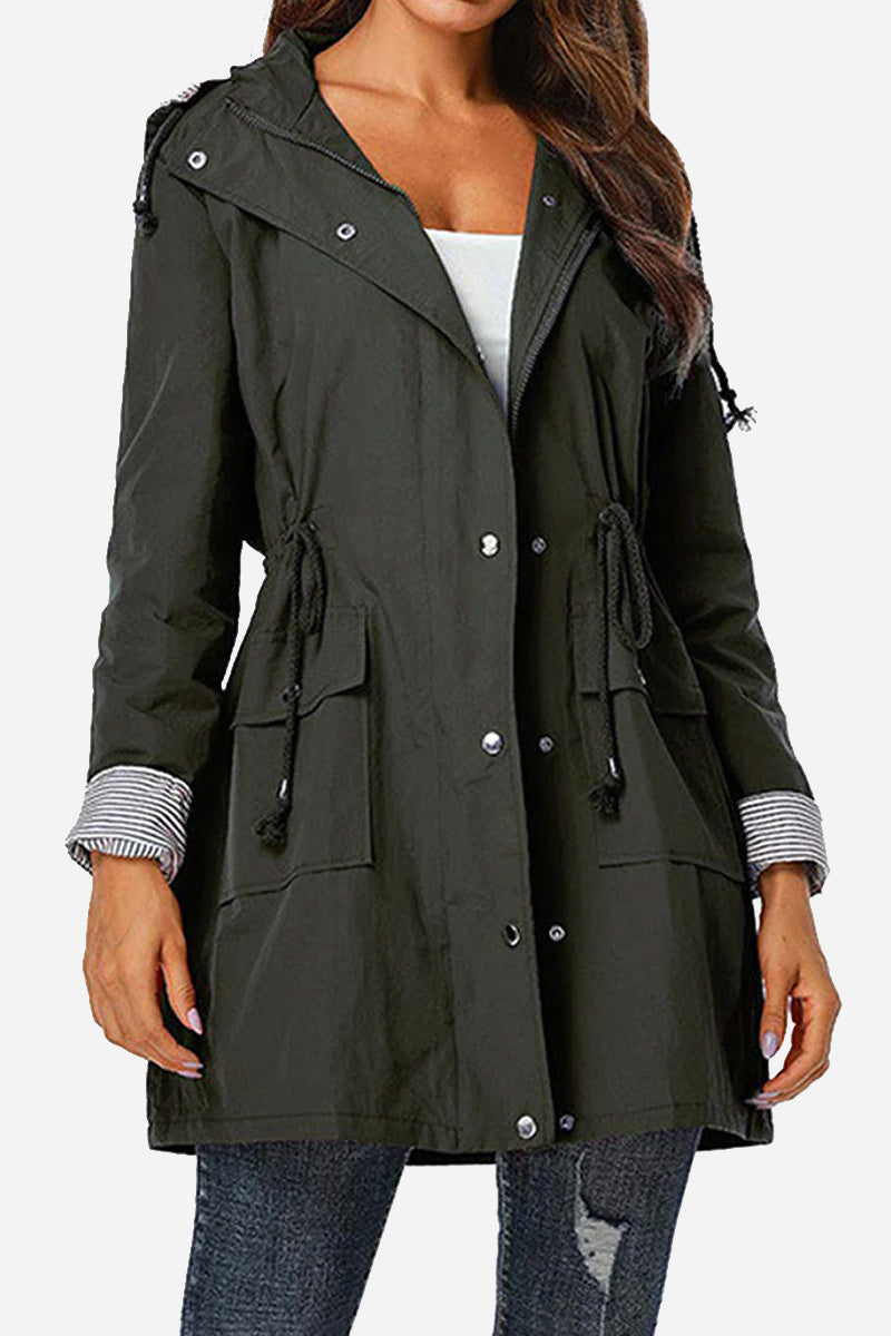 Chaqueta ligera mujer con capucha y cordón ajustable