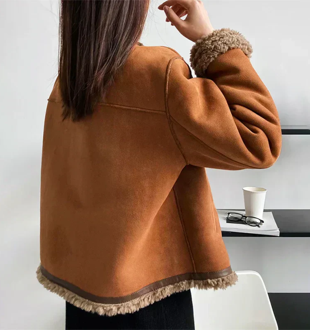 Chaqueta mujer con forro de borrego estilo invierno
