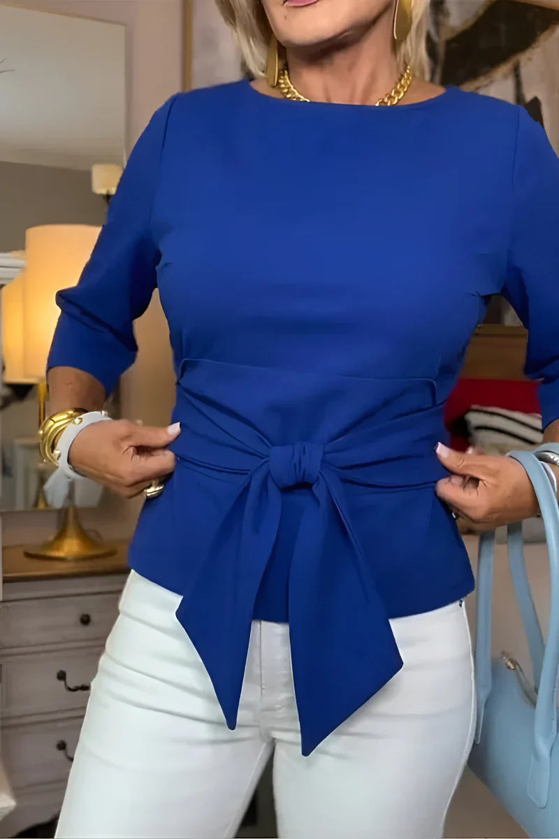 Mujer con Lazo en la Cintura Estilo Elegante