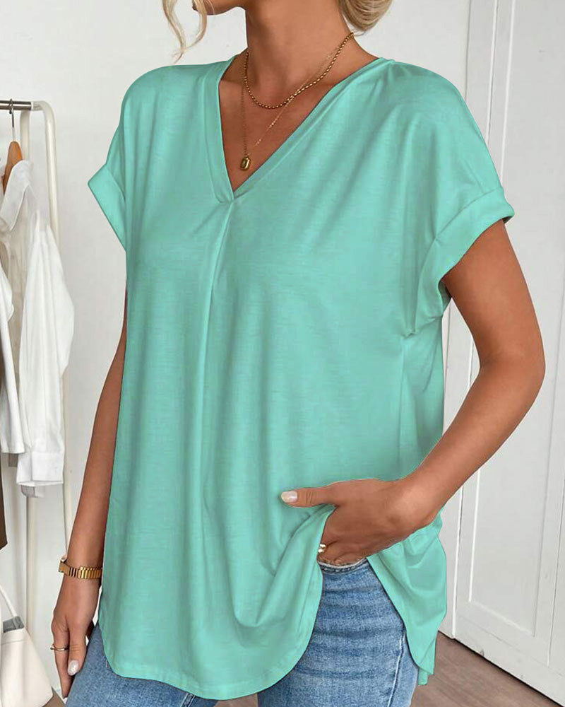 Mujer con Escote en V y Mangas Dobles Estilo Casual