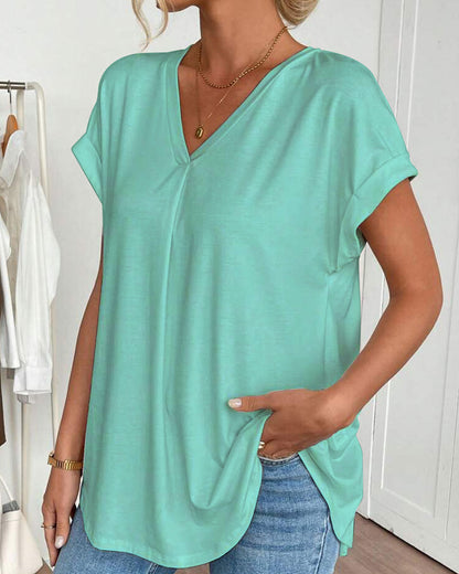 Mujer con Escote en V y Mangas Dobles Estilo Casual