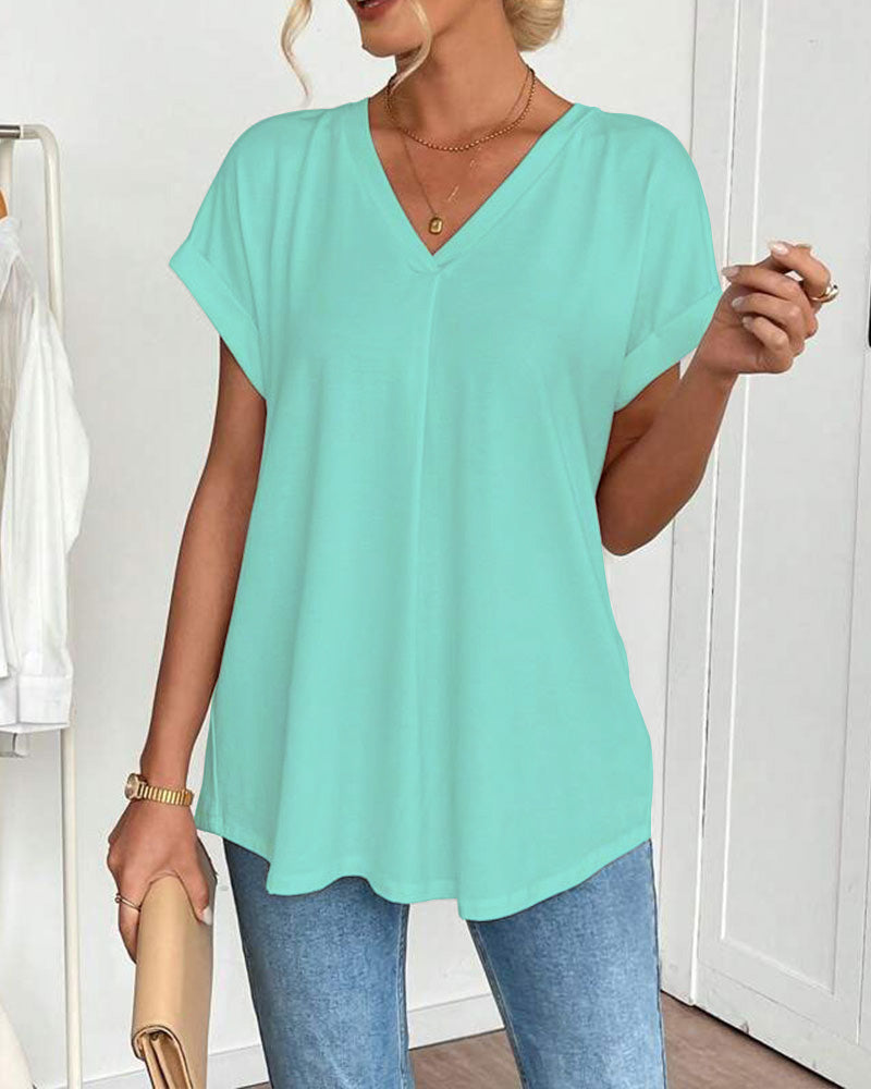 Mujer con Escote en V y Mangas Dobles Estilo Casual