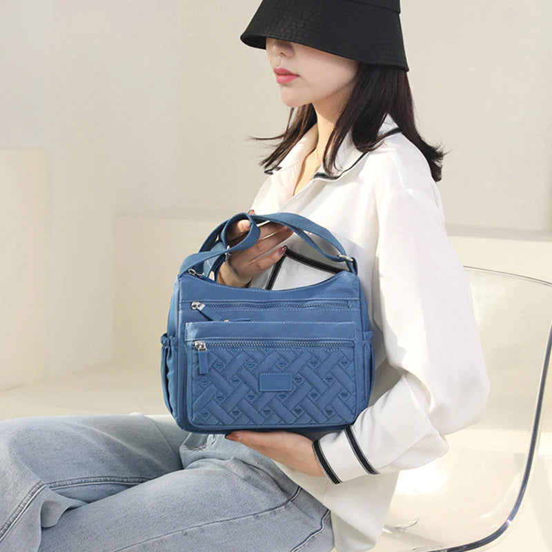 Bolso de hombro Mujer con acabado elegante y diseño clásico