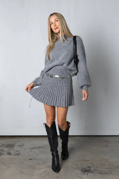 Conjunto Mujer Suéter Plisado y Falda Elegante