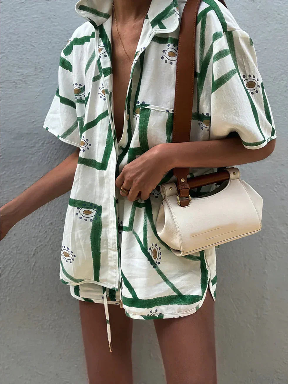 Conjunto Mujer Camisa Estampada y Shorts