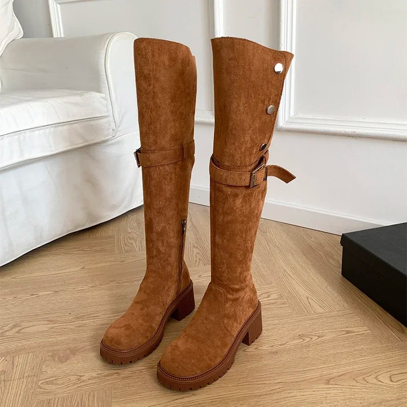 Botas Altas Mujer de Terciopelo con Botones Decorativos