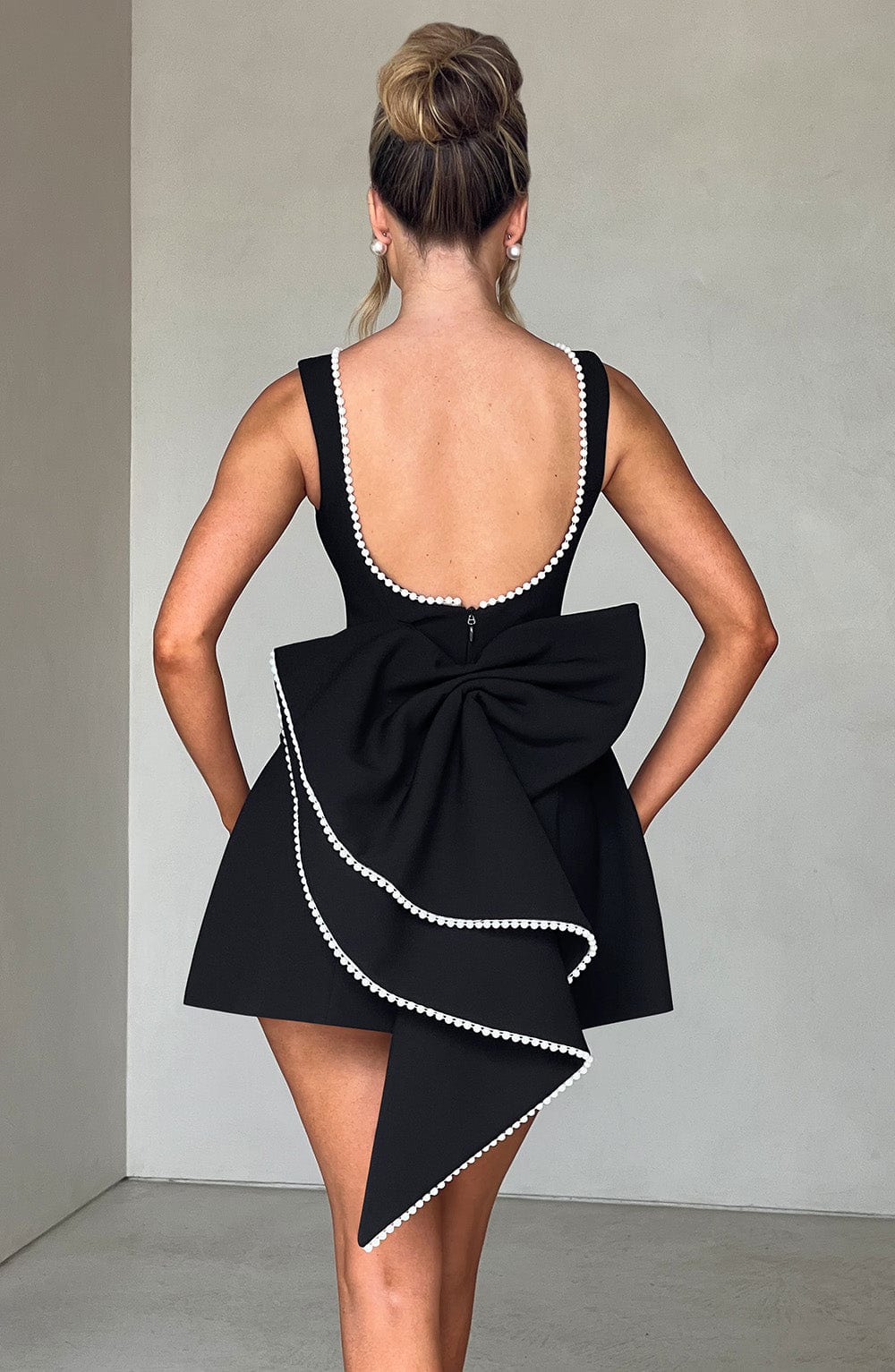 Vestido mini mujer estructurado para invitada de boda