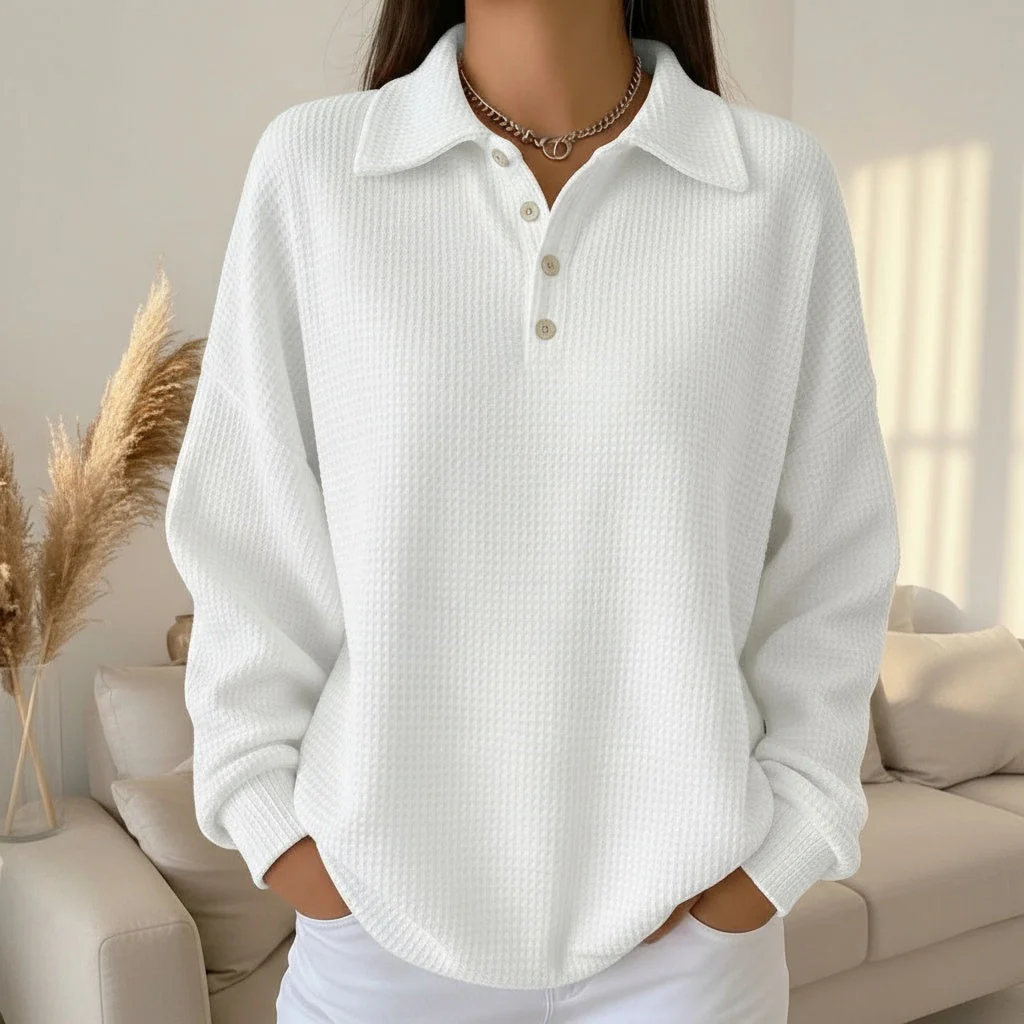 mujer de tejido waffle estilo polo con botones
