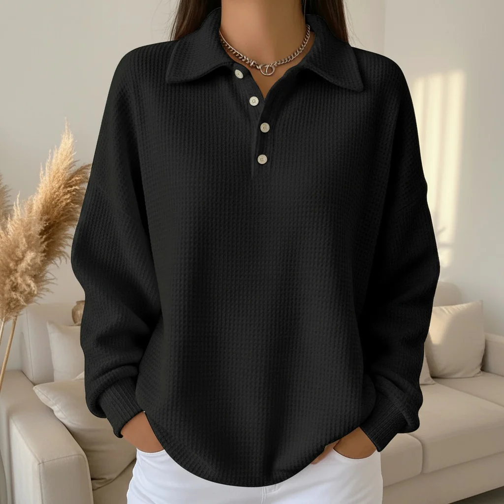mujer de tejido waffle estilo polo con botones