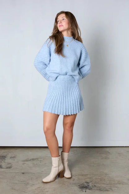 Conjunto Mujer Suéter Plisado y Falda Elegante