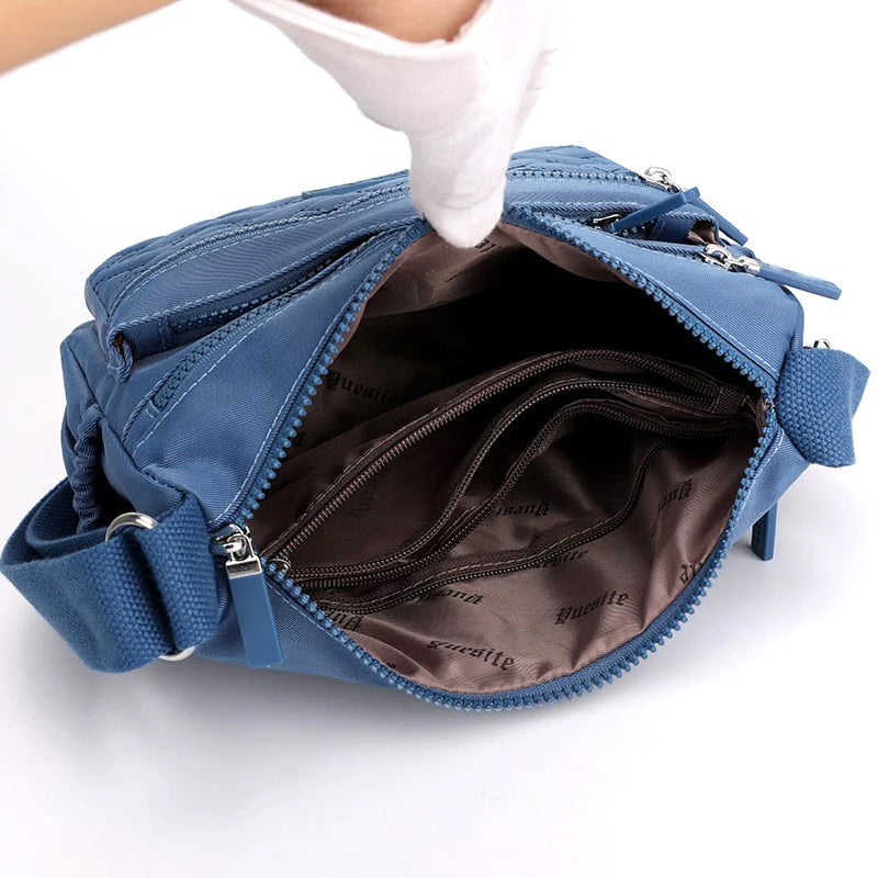 Bolso de hombro Mujer con acabado elegante y diseño clásico