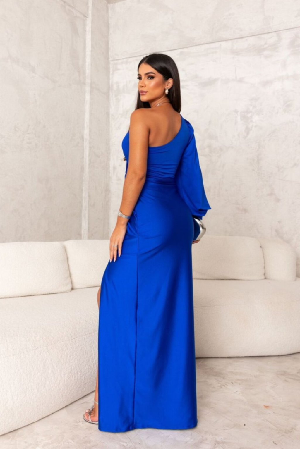Vestido Mujer Satinado Manga Asimétrica