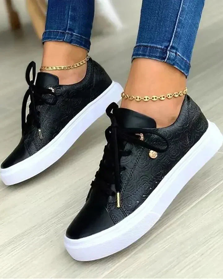 Zapatillas Mujer con Detalles y Cordones Ajustables