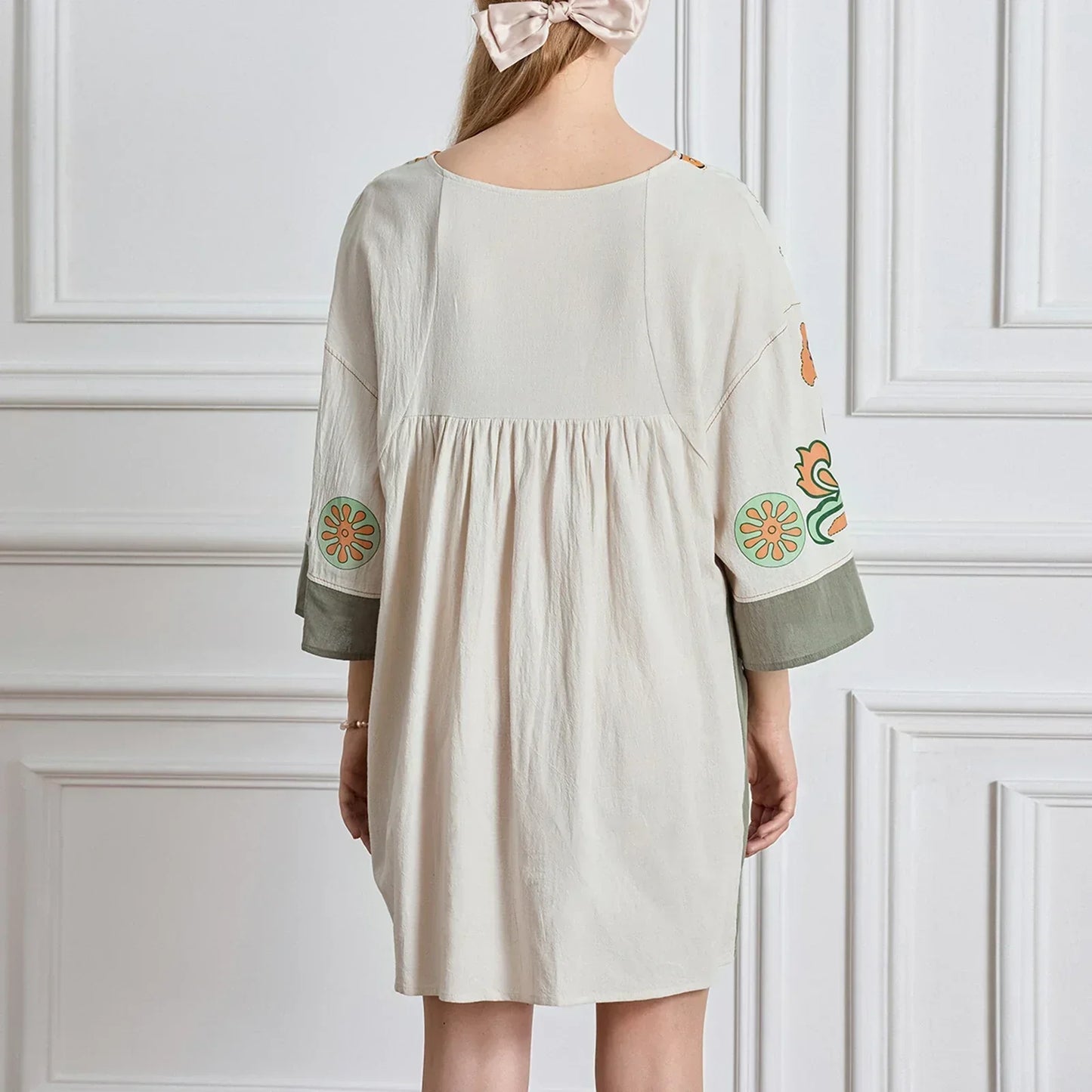 Vestido túnica mujer con bordados escote en V