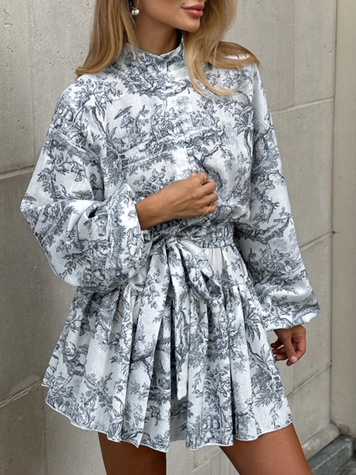 Vestido corto mujer de linea A con lazo y estampado artistico - Mavetta