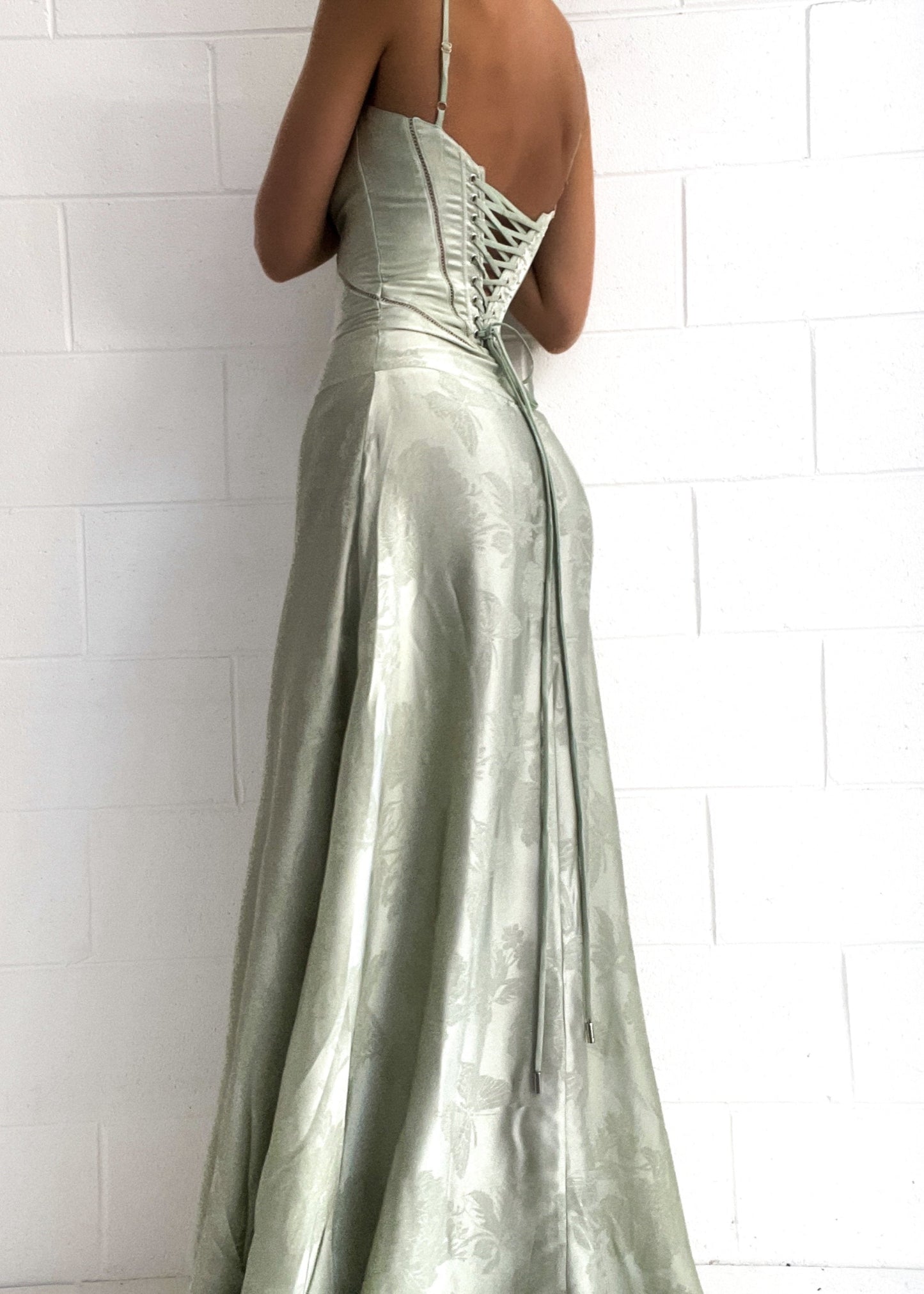 Vestido maxi mujer de satén tirantes finos corte en A