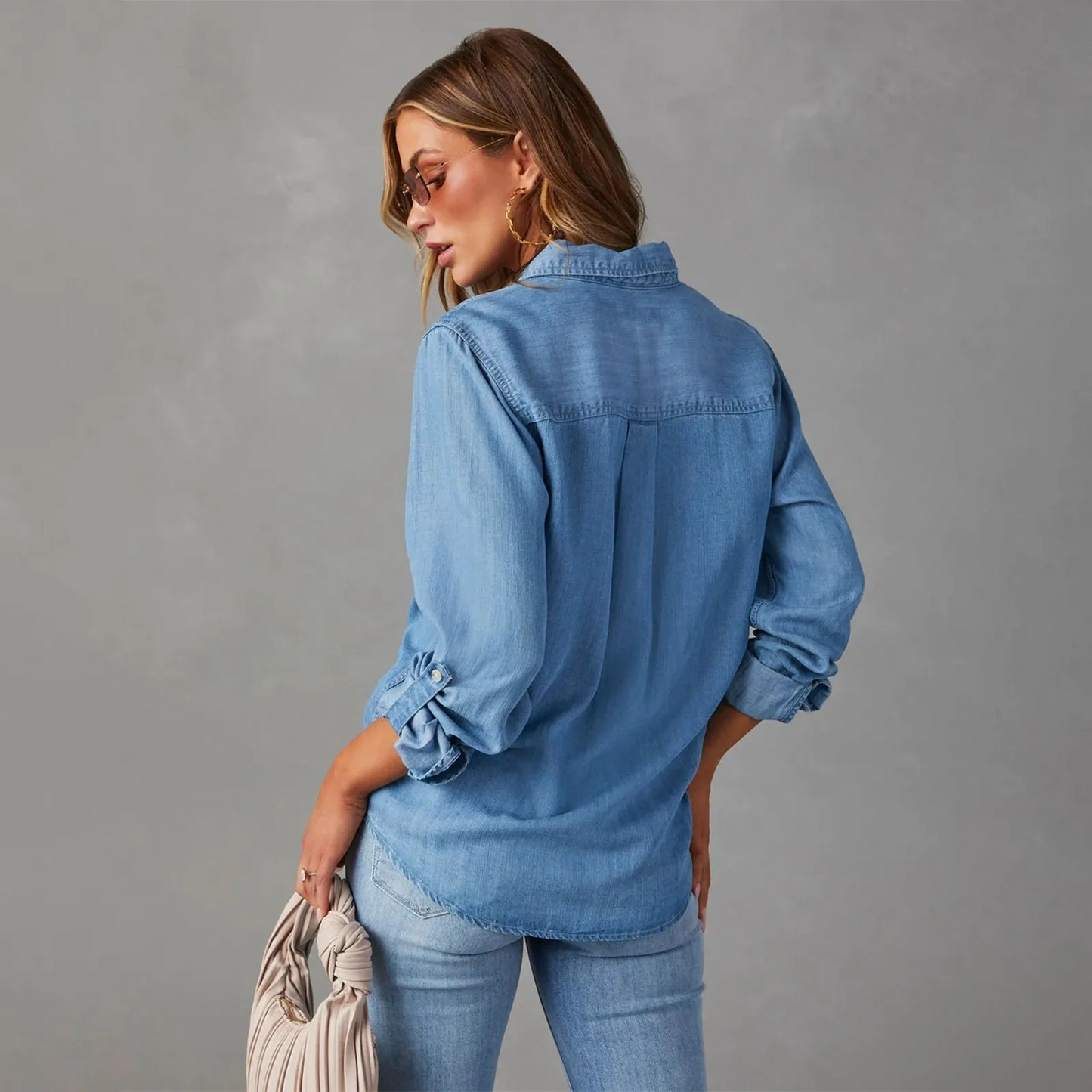 Camisa mujer con bolsillos funcionales y cierre de botones