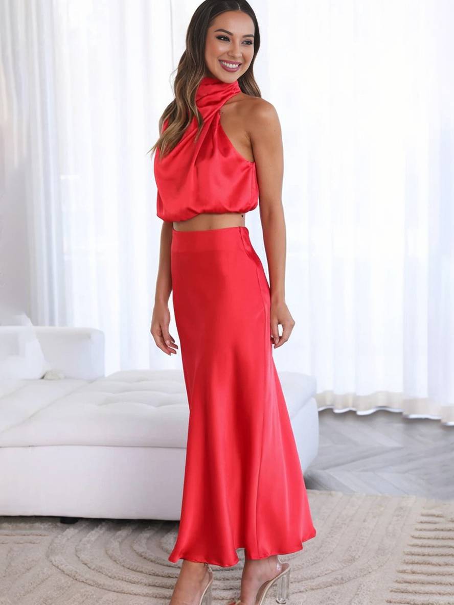 Conjunto Mujer de Satén Halter y Falda Maxi