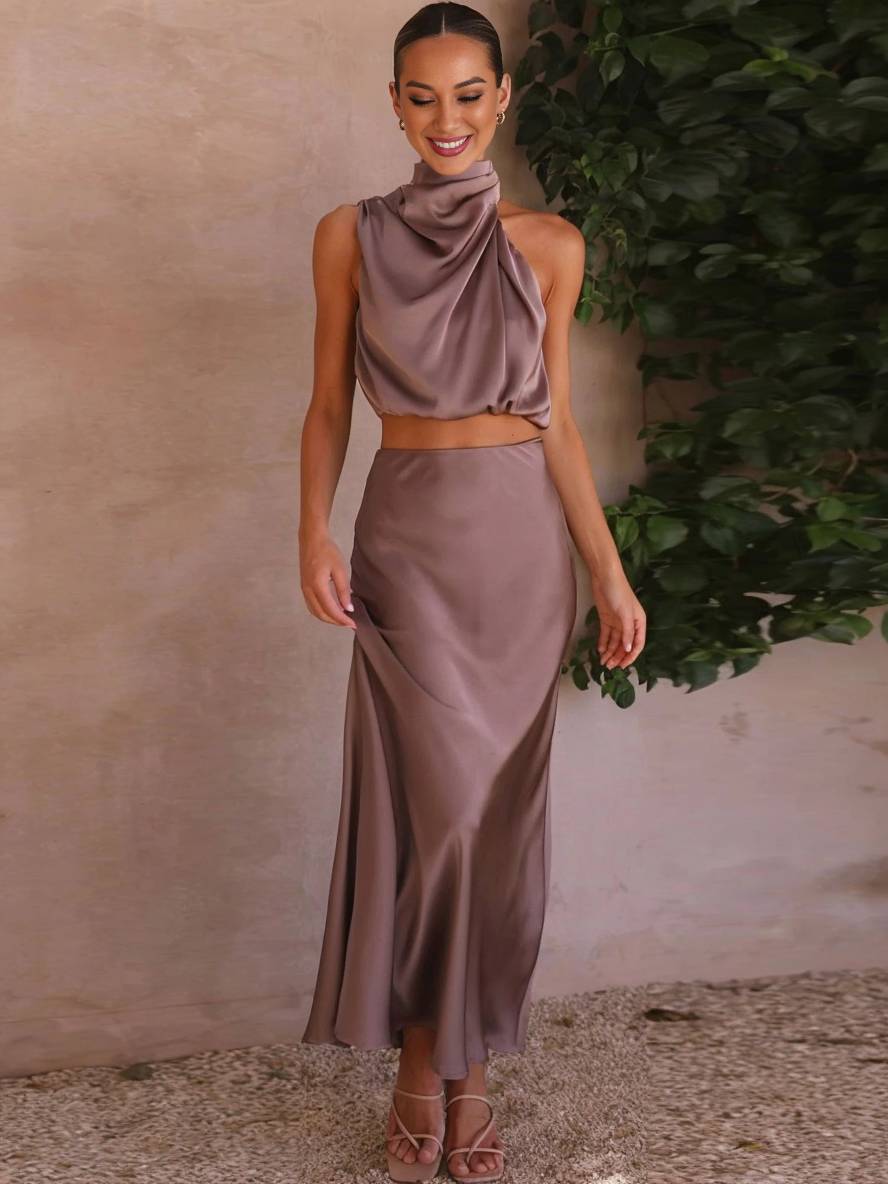 Conjunto Mujer de Satén Halter y Falda Maxi Elegante