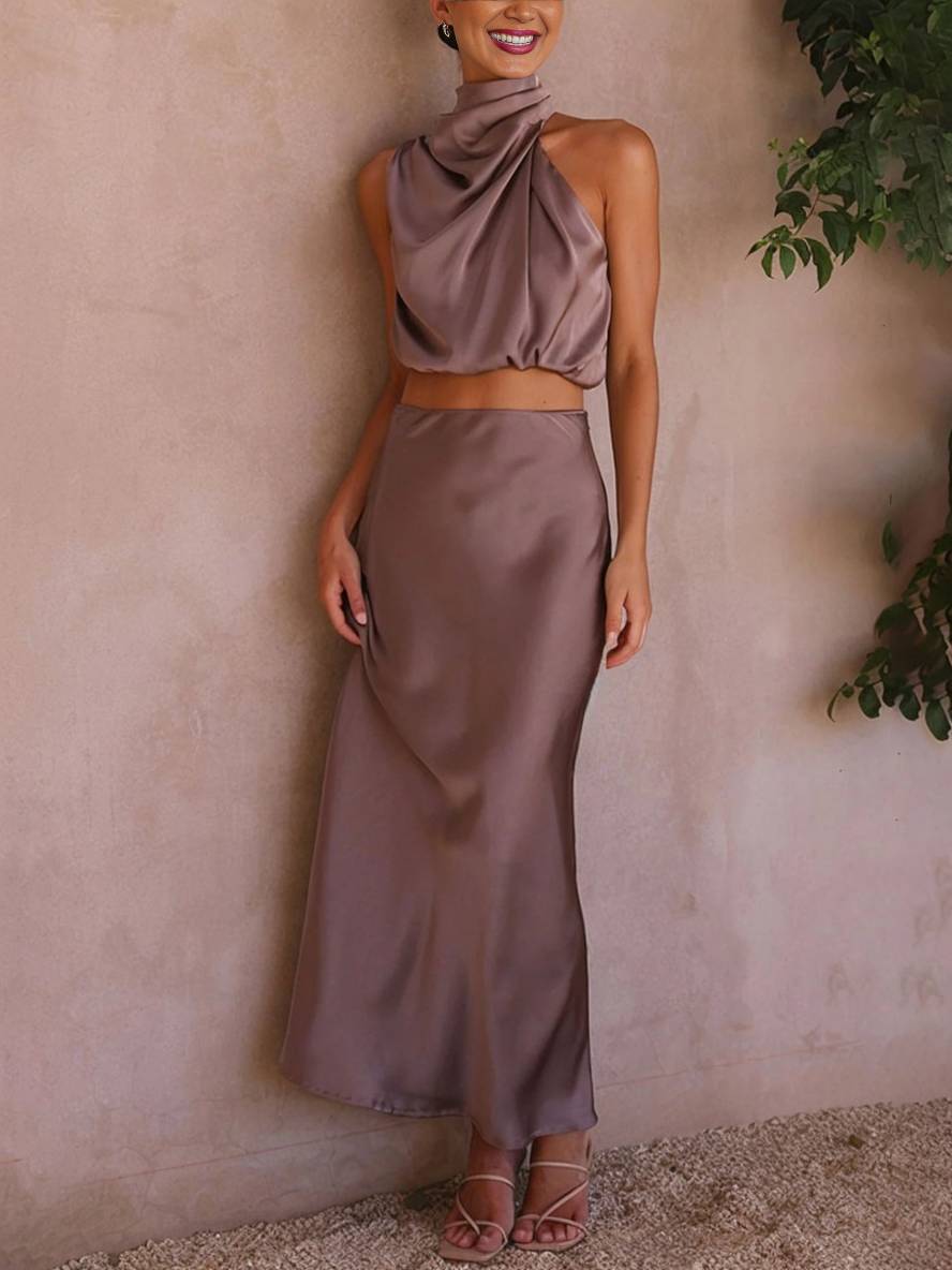 Conjunto Mujer de Satén Halter y Falda Maxi Elegante