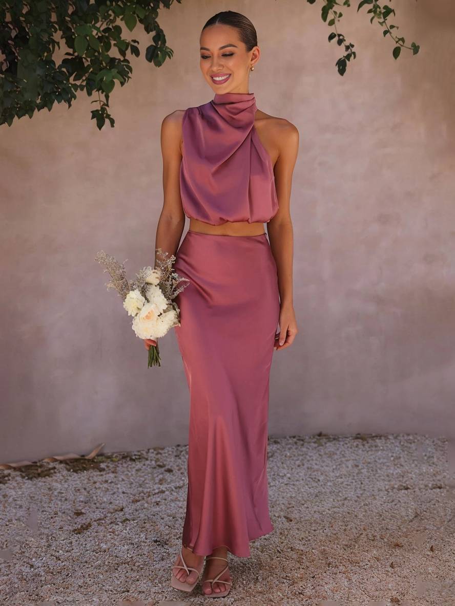 Conjunto Mujer de Satén Halter y Falda Maxi Elegante